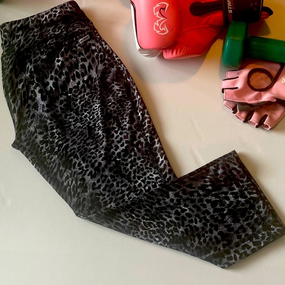 Danskin 2 piece bundle: coral top and leopard leggings! - Picture 9 of 11